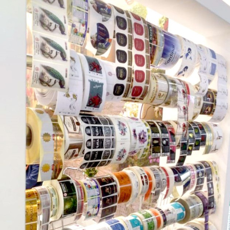 Самоклеящиеся этикетки в рулонах